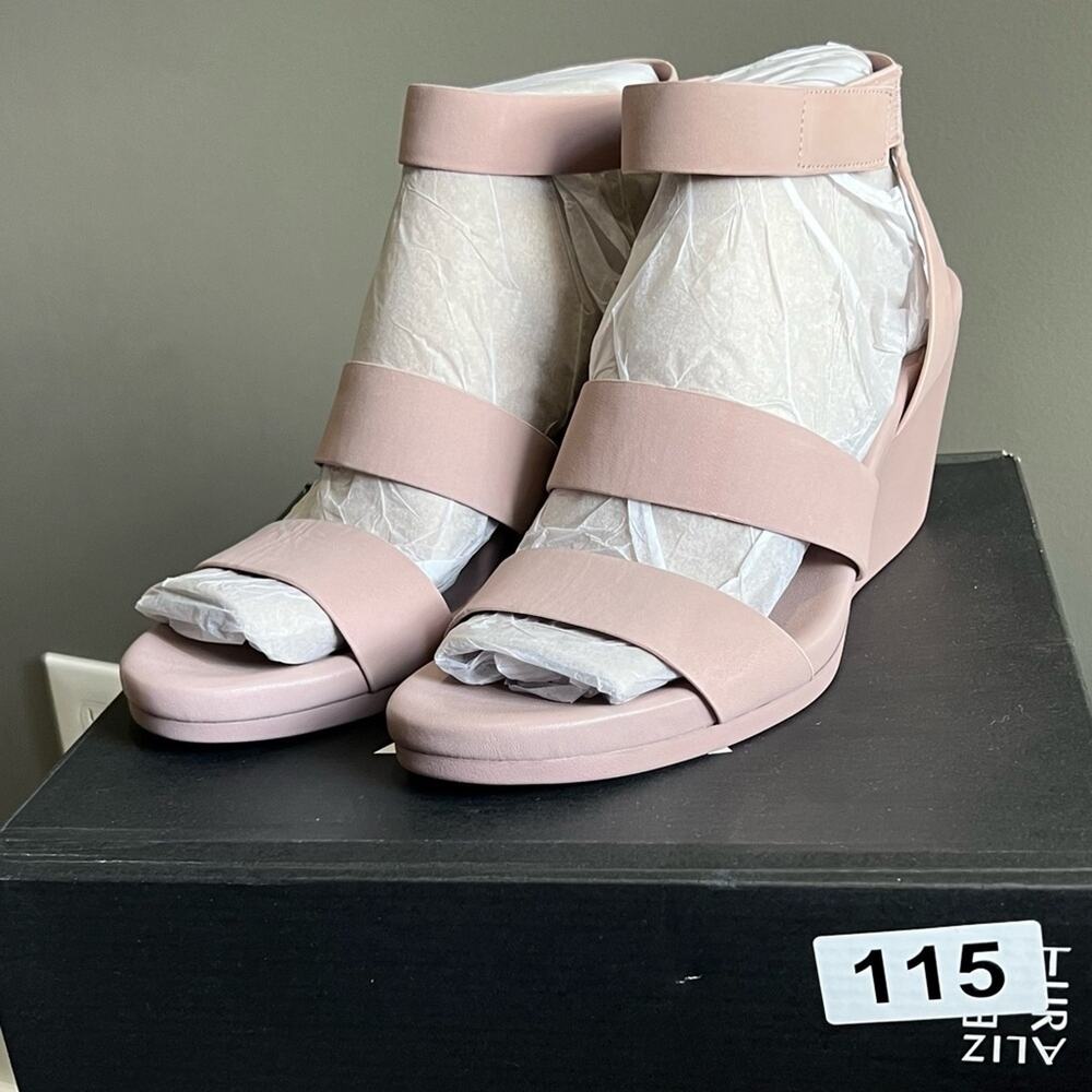 Naturalizer Womens Ignite Purple Adjustable Leather Wedge Sandals Shoes NWT